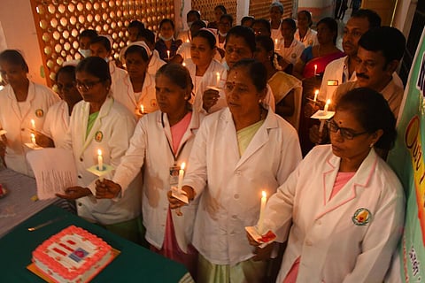 சர்வதேச செவிலியர் தினம் - முதல்வர், அரசியல் தலைவர்கள் வாழ்த்து