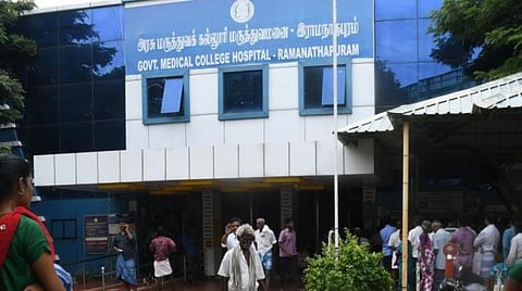 அரசு மருத்துவக் கல்லூரிகளில் காலியாக உள்ள பேராசிரியர் பணியிடங்களை நிரப்ப கோரிக்கை