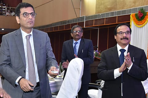 இணைய வழியில் வழக்கு தொடரும் வசதி - தலைமை நீதிபதி தொடங்கி வைத்தார்