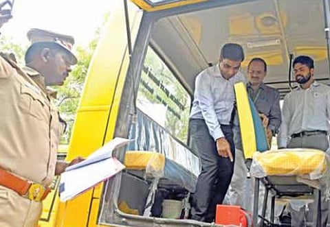கோடை விடுமுறை விரைவில் நிறைவு: தனியார் பள்ளி வாகனங்கள் ஆய்வு