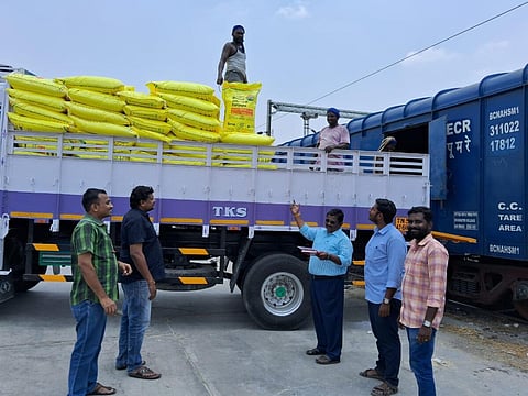 4.56 லட்சம் டன் ரசாயன உரங்கள் கையிருப்பு - அமைச்சர் எம்ஆர்கே.பன்னீர்செல்வம் தகவல்