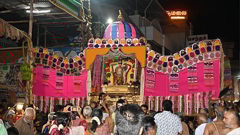 கும்பகோணம் சாரங்கபாணி கோயில் சித்திரை பெருவிழா - 3 புஷ்ப பல்லக்கில் சுவாமிகள் வீதியுலா புறப்பாடு