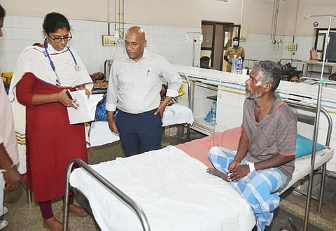 மரக்காணம் | கள்ளச்சாராய சம்பவத்தில் தொடர்புடையவர்கள் மீது கடும் நடவடிக்கை: ஆட்சியர் உறுதி