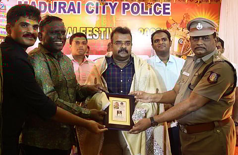 மதுரை சித்திரைத் திருவிழா பாதுகாப்பு பணியை ஊக்கப்படுத்திய காவல் ஆணையர் - அசைவ விருந்து அளித்து அசத்தல்