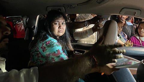 கண்ணீருடன் வெளியேறும் சவும்யா ரெட்டி.