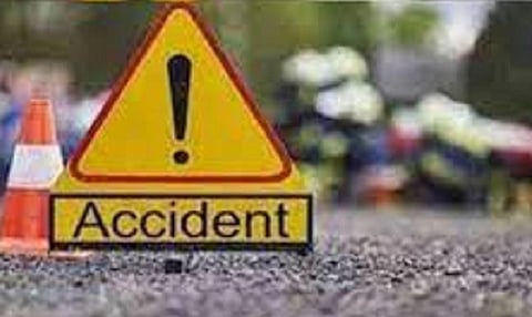 கொடைக்கானல் | 100 அடி பள்ளத்தில் வேன் கவிழ்ந்து விபத்து: ஒருவர் பலி; 21 பேர் காயம்