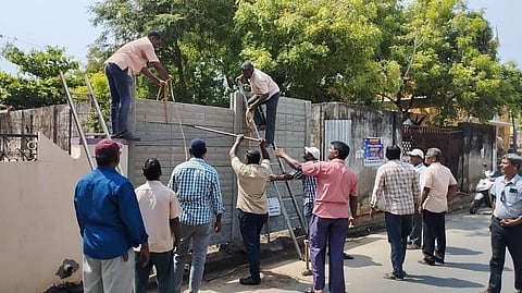 புதுச்சேரியில் பாஜக எம்எல்ஏ அலுவலகம் பின்புறம் தனியாரால் ஆக்கிரமிக்கப்பட்ட அரசு இடம் மீட்பு