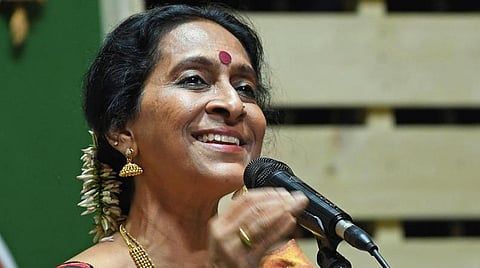 கர்னாடக இசை பாடகி பாம்பே ஜெயஸ்ரீ பிரிட்டனில் ஓய்வில் இருக்கிறார்: மகன் அம்ரித் ராம்நாத் தகவல்