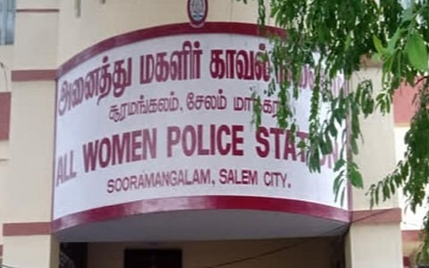 துன்புறுத்திய கணவரை கொன்ற மனைவி சூரமங்கலம் போலீஸில் சரண்