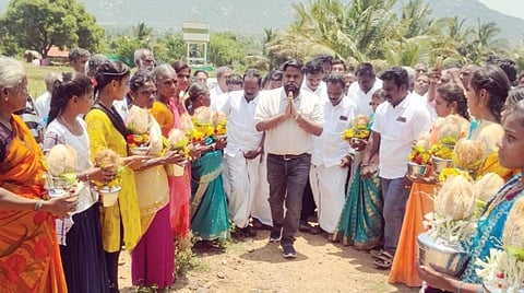 75 ஆண்டு கோரிக்கையின் பலனாக கோட்டூர் மலைக் கிராமத்துக்கு சாலை அமைக்க அனுமதி: தருமபுரி எம்.பி-க்கு சிறப்பான வரவேற்பு