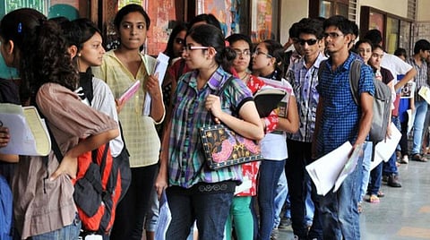 கோவை | உயர் கல்வி மாணவர் சேர்க்கைக்காக 7 நாட்களில் ரூ.5 கோடி பழைய நகைகளை விற்ற பெற்றோர்கள்!