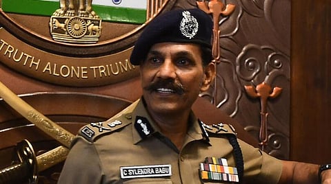 கள்ளச்சாராயம் அல்ல; ஆலைகளில் பயன்படுத்தும் மெத்தனால் என்ற விஷ சாராயம் - டிஜிபி சைலேந்திர பாபு விளக்கம்