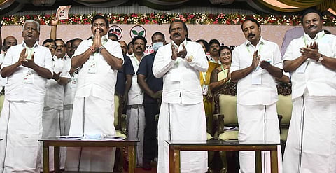 கடந்த ஆண்டு ஜூலை 11-ல் நடந்த அதிமுக பொதுக்குழு தீர்மானங்கள் ஏற்பு - தேர்தல் ஆணையம் தகவல்