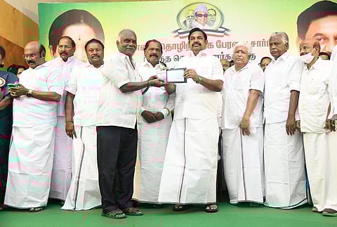 அண்ணா தொழிற்சங்கத்தை சேர்ந்த நலிவடைந்த 310 பயனாளிகளுக்கு தலா ரூ.1 லட்சம் நிதியுதவி