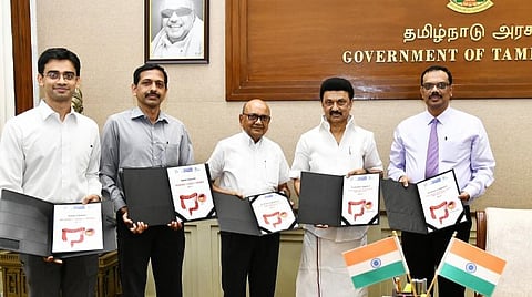 பெருங்குடல் புற்றுநோய் விழிப்புணர்வு கையேடு: முதல்வர் மு.க.ஸ்டாலின் வெளியிட்டார்