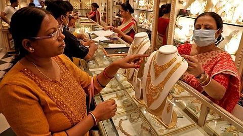 தங்கம் விலை பவுனுக்கு ரூ.360 குறைந்தது