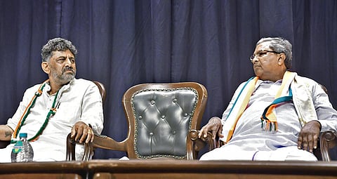 கர்நாடக மாநில முதல்வர் பதவிக்கு டி.கே.சிவகுமார், சித்தராமையா இடையே கடும் போட்டி