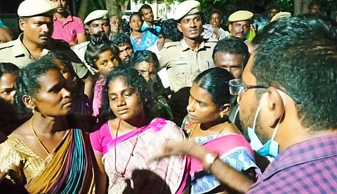 சிவகாசி பட்டாசு ஆலை விபத்து: தலா ரூ.25 லட்சம் இழப்பீடு வழங்கக் கோரி போராட்டம்