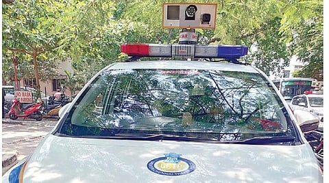 விதிமீறல் வாகன ஓட்டிகளுக்கு அபராதம் விதிக்கும் ‘நவீன கேமரா’ பொருத்தப்பட்ட நடமாடும் வாகனம்