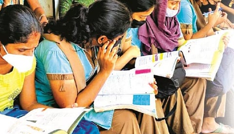 கலைந்துபோகுமா கல்விக் கனவு?