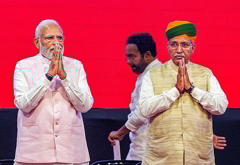 பிரதமர் மோடி, அர்ஜுன் ராம் மேக்வால்