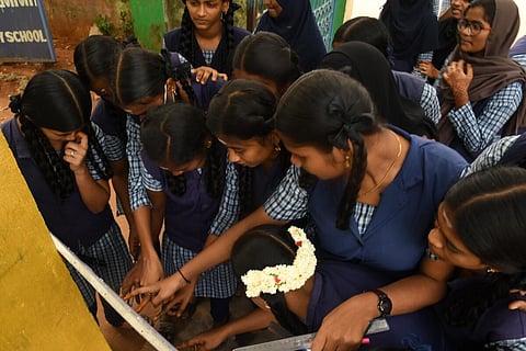 பிளஸ் 1 மாணவர்கள்