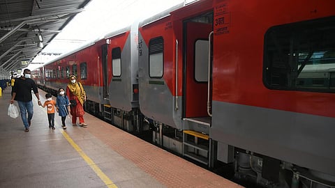 திருச்சியில் இருந்து கும்பகோணம் வழியாக அகமதாபாத் செல்லும் சிறப்பு ரயிலில் கூடுதலாக 3 பெட்டிகள் இணைப்பு