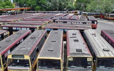 மாநகர போக்குவரத்துக் கழகத்தின் 3 பணிமனைகளில் தினமும் 15 நடத்துநர்களுக்கு பணி இல்லை: தொழிலாளர் துறை ஆய்வில் தகவல்