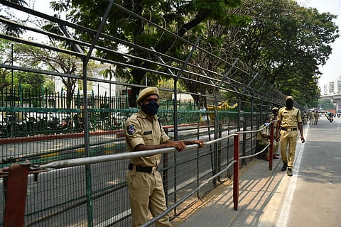 கோடை வெப்பத்தில் மயக்கமடைந்து கால்வாயில் விழுந்த நபரை காப்பாற்றிய கான்ஸ்டபிள்