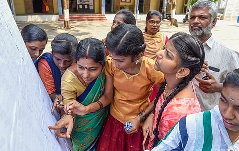 எஸ்எஸ்எல்சி கணக்கு பாடத்தில் 3,649 மாணவர்கள் நூற்றுக்கு நூறு - தமிழில் யாரும் முழு மதிப்பெண் பெறவில்லை