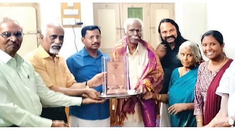 திண்ணை: வீடு தேடி வந்த விருது