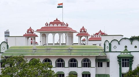 காசோலை அதிகாரத்தை பறித்த மாவட்ட ஆட்சியரின் உத்தரவு தவறில்லை - உயர் நீதிமன்றம் தீர்ப்பு