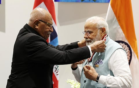 பிஜி நாட்டின் உயரிய விருது வழங்கி கவுரவிக்கப்படும் பிரதமர் மோடி