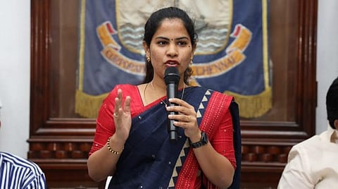 10-ம் வகுப்பு மற்றும் பிளஸ் - 1 பொதுத் தேர்வில் சிறப்பிடம் பெற்ற மாநகராட்சி பள்ளி மாணவர்களுக்கு மேயர் பாராட்டு