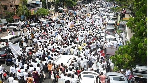 அதிமுக பேரணி காரணமாக கிண்டி, சைதை சாலைகளில் போக்குவரத்து நெரிசல்