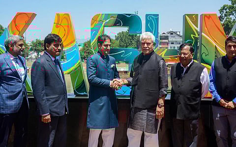 வளர்ச்சித் திட்டங்கள் மூலம் பயங்கரவாதம் தனிமைப்படுத்தப்பட்டுள்ளது - ஜம்மு காஷ்மீர் ஆளுநர்