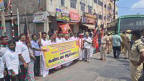 சிதம்பரம் வண்டிகேட் பகுதியில் இந்திய கம்யூனிஸ்ட் கட்சியினர் ஆர்ப்பாட்டத்தில் ஈடுபட்டனர்