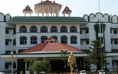 ஆடல், பாடல், கரகாட்டம் மனுக்கள் மீது 7 நாட்களில் முடிவெடுக்க வேண்டும்: காவல் துறைக்கு ஐகோர்ட் உத்தரவு