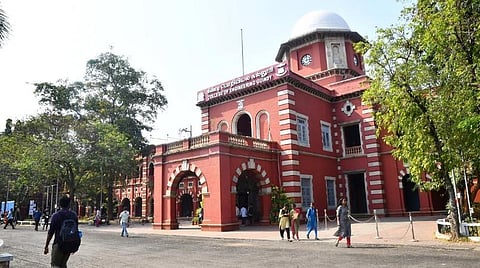 அண்ணா பல்கலைக்கழக உறுப்புக் கல்லூரிகளில் தமிழ் வழி பாடப்பிரிவுகள் ரத்து இல்லை