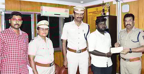 ஆன்லைனில் இழந்த 82 ஆயிரம் ரூபாயை உடனடியாக மீட்ட சிவகங்கை சைபர் கிரைம் போலீஸார்