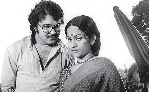 முள்ளும் மலரும்