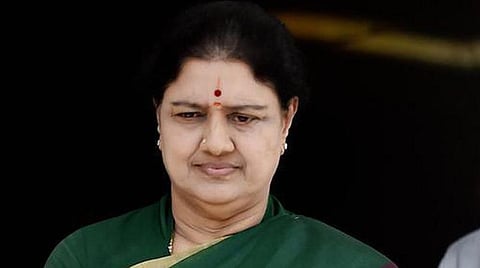 தமிழகத்தில் 75% பார்களுக்கு உரிமம் இல்லை: சசிகலா குற்றச்சாட்டு