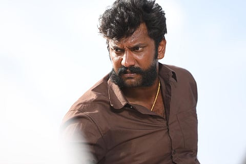 கழுவேத்தி மூர்க்கன் Review: புதுமையும் அழுத்தமும் மிகுந்த ‘கன்டென்ட்’ தரும் அனுபவம் எப்படி?