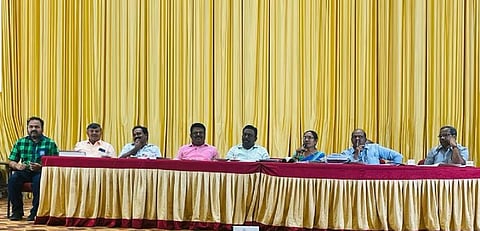 மதுரை | அறநிலையத் துறையின் வழக்குகளை விரைந்து முடிக்க வழக்கறிஞர்கள் - உயரதிகாரிகள் ஆலோசனை