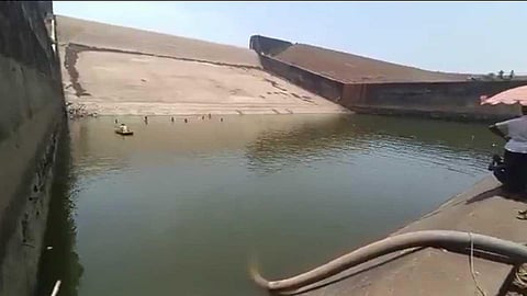 சத்தீஸ்கர் | மொபைல் போனுக்காக அணையில் இருந்த 41 லட்சம் லி. நீரை வெளியேற்றிய அதிகாரி