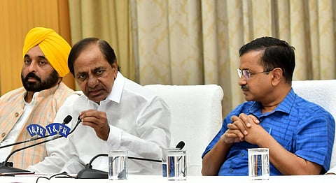 டெல்லி அவசரச் சட்டத்தை உடனே திரும்பப் பெறுங்கள்: மத்திய அரசுக்கு தெலங்கானா முதல்வர் வலியுறுத்தல்