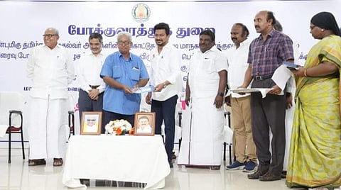 போக்குவரத்து கழகத்தில் பணியாற்றி ஓய்வுபெற்ற 612 ஊழியர்களுக்கு ரூ.171 கோடி பணப் பலன்கள் - அமைச்சர் உதயநிதி வழங்கினார்