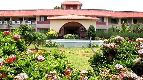 காரைக்கால் வேளாண் கல்லூரி வளாகத்தில் கஞ்சா செடிகள் வளர்ந்திருந்ததாக புகார் - கல்லூரி நிர்வாகம் மறுப்பு