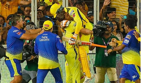 ஜடேஜாவை தூக்கிய தோனி