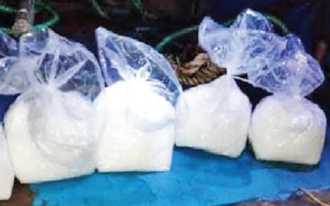 கோட்டக்குப்பம் போலீஸாரால் கைப்பற்றப்பட்ட போதை பவுடர்.